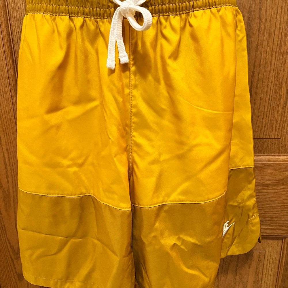 Men’s Nike at knee swim shorts with liner. Pockets.